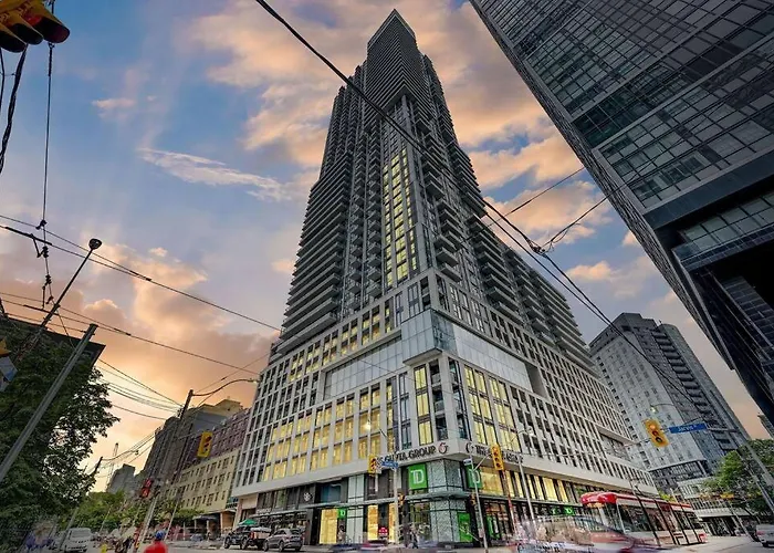 Cozy Condo Near Eatoncentre Mall
