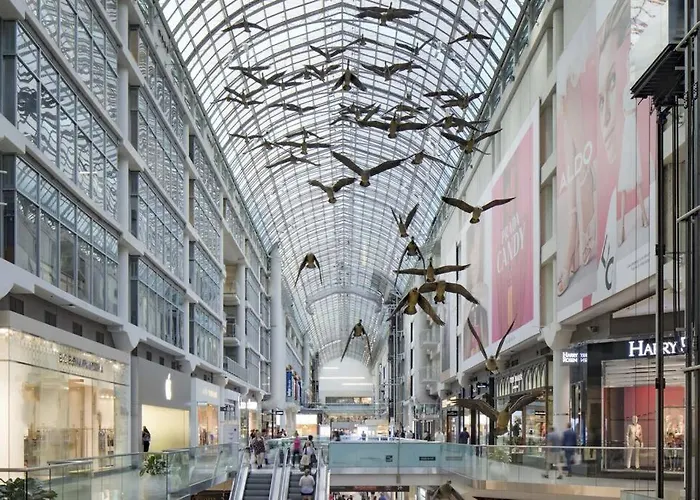 Cozy Condo Near Eatoncentre Mall